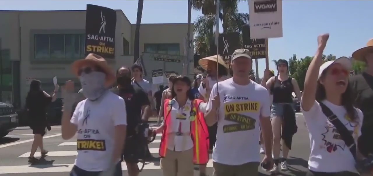 Hollywood actors continue negotiations amid strike