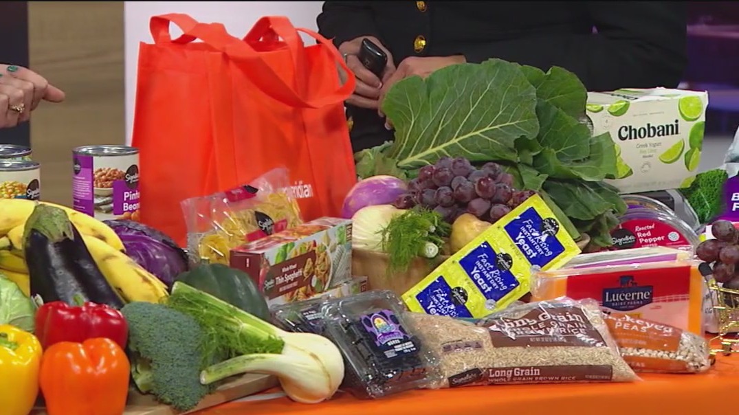 How to shop healthy at your local grocery store, according to an expert