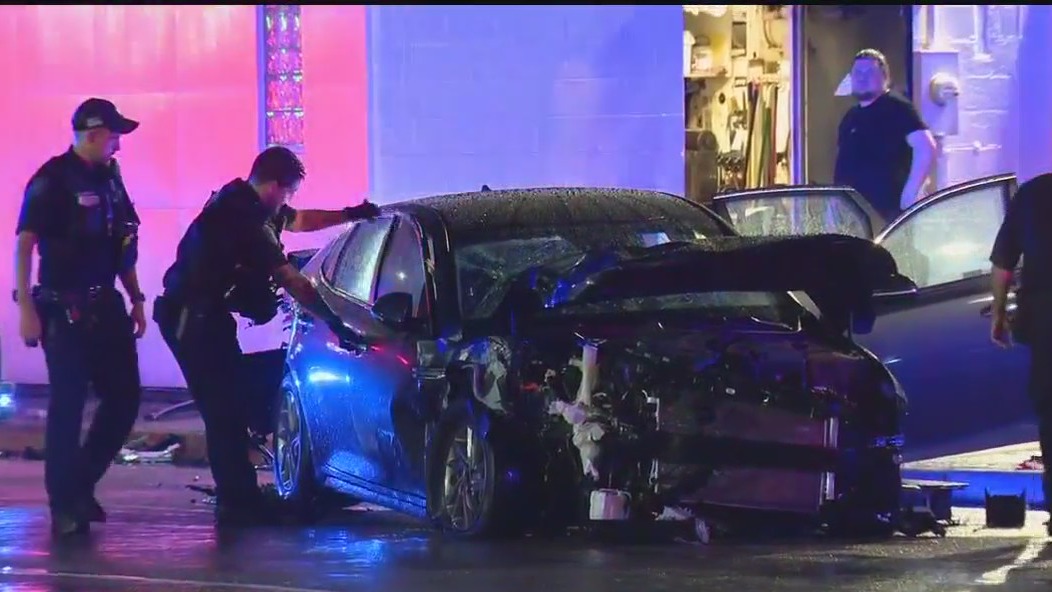 Warren police chase ends in crash at Hazel Park business