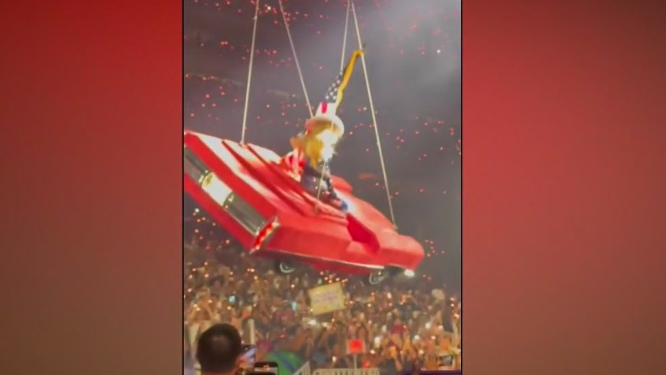 Beyonce's car prop malfunctions during concert | FOX 5 Atlanta