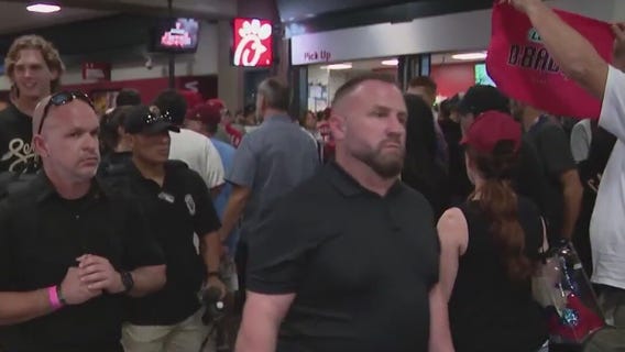 NLCS: D-backs fans flock to Chase Field for Game 3