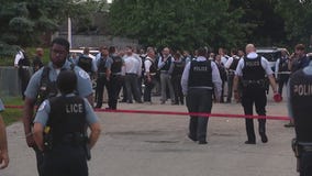Chicago cop shot, investigation underway