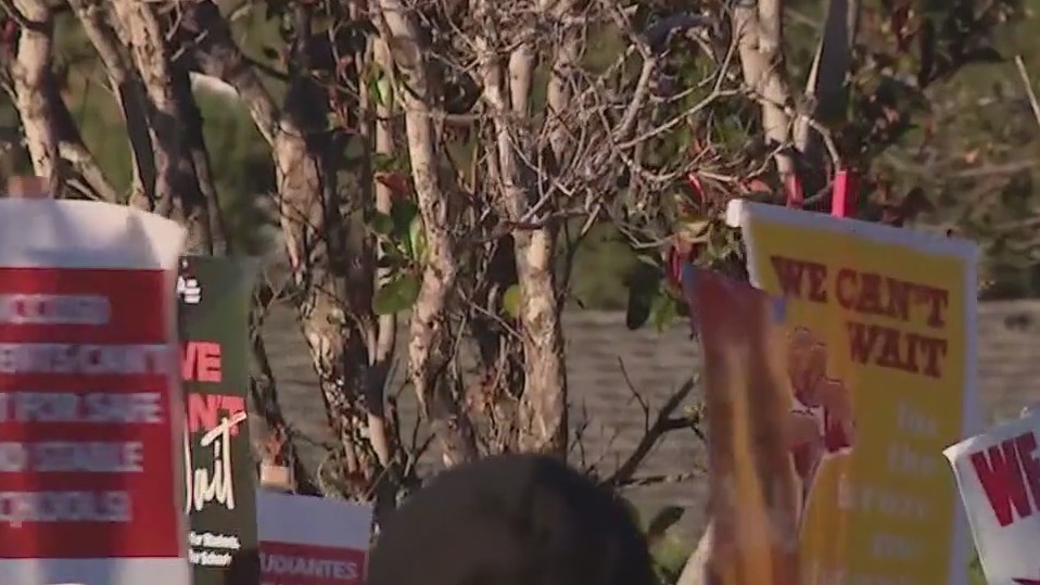 West Contra Costa teachers reach tentative deal to end strike