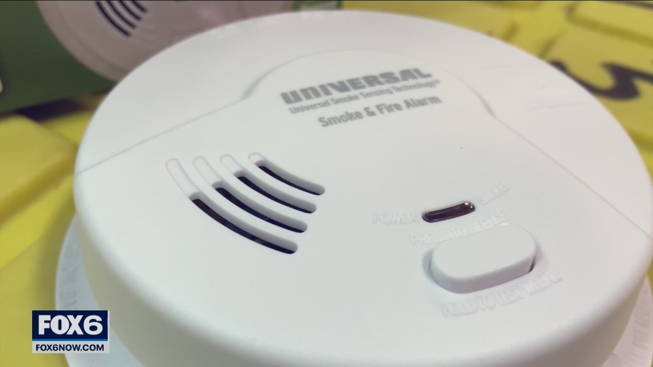 Milwaukee Fire Prevention Week smoke alarm tests on city’s north side