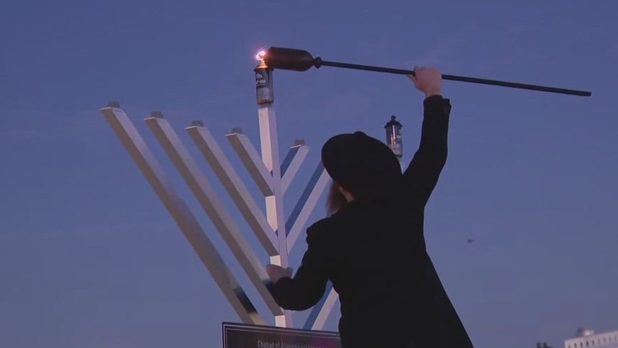 South Bay Jewish community gathers to celebrate Hanukkah and grieve Bondi tragedy