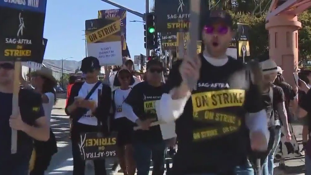 SAG-AFTRA, Hollywood studios to resume talks