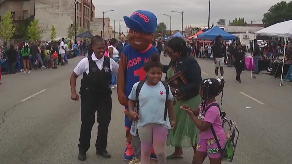 Chicago police, communities come together for National Night Out