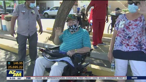 Arizona veterans home holds parade for residents