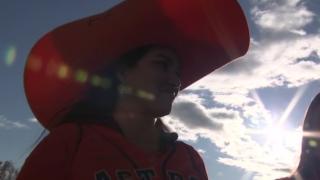 Astros superfan group arrives in NYC for Game 5
