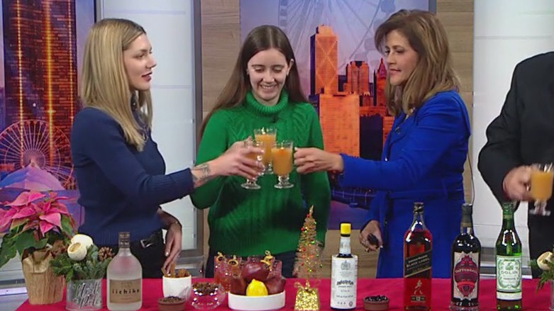 Chicago's Southport Holiday Stroll and Cocktail Crawl coming up