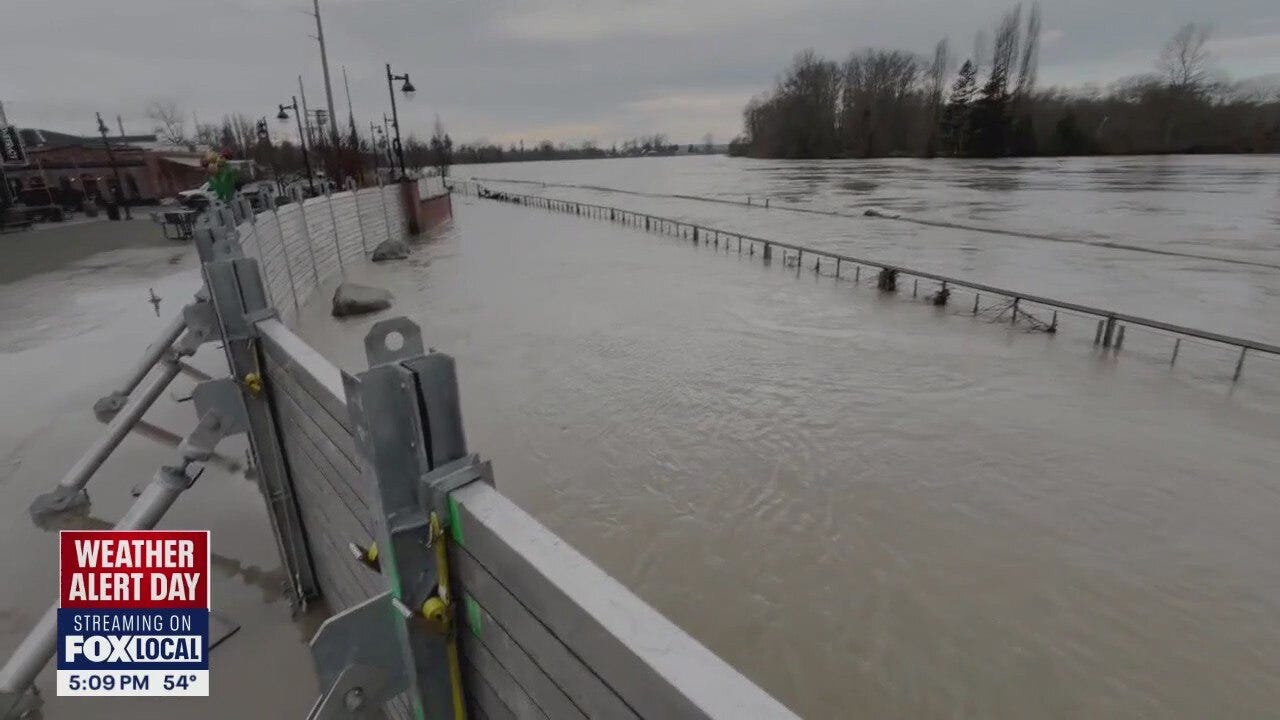 Mount Vernon floodwall holds back record Skagit River crest
