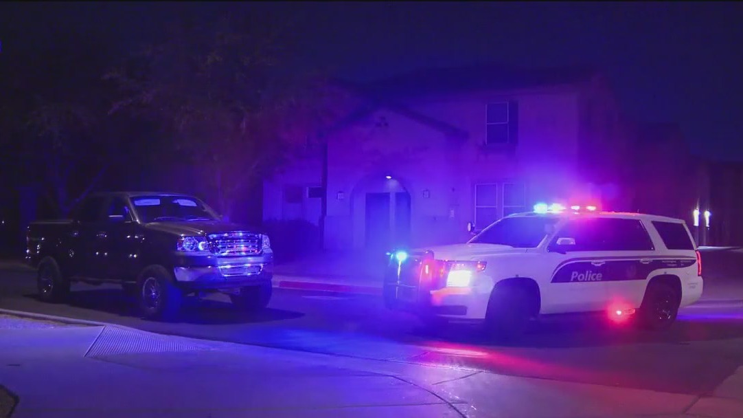 Police believe man, teen shot each other in Phoenix