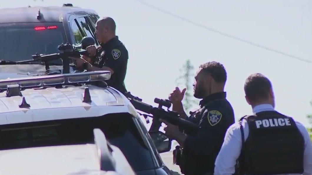 Scared neighbors in East Oakland as US Marshal and other  law enforcement search for 4 suspects