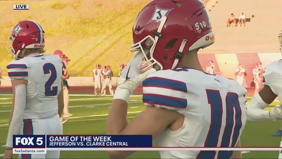 Jefferson warms up ahead of game against Clarke Central
