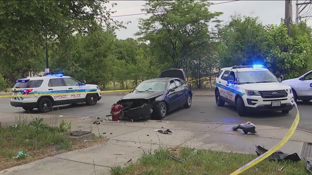 5 teens critically hurt after stolen car strikes fire hydrant in Englewood