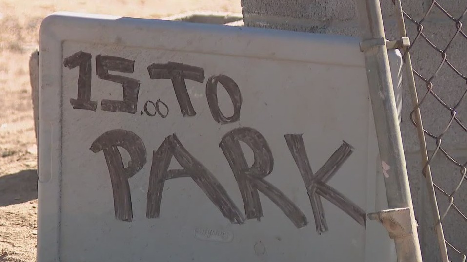 Residents near Chase Field cash in on World Series parking