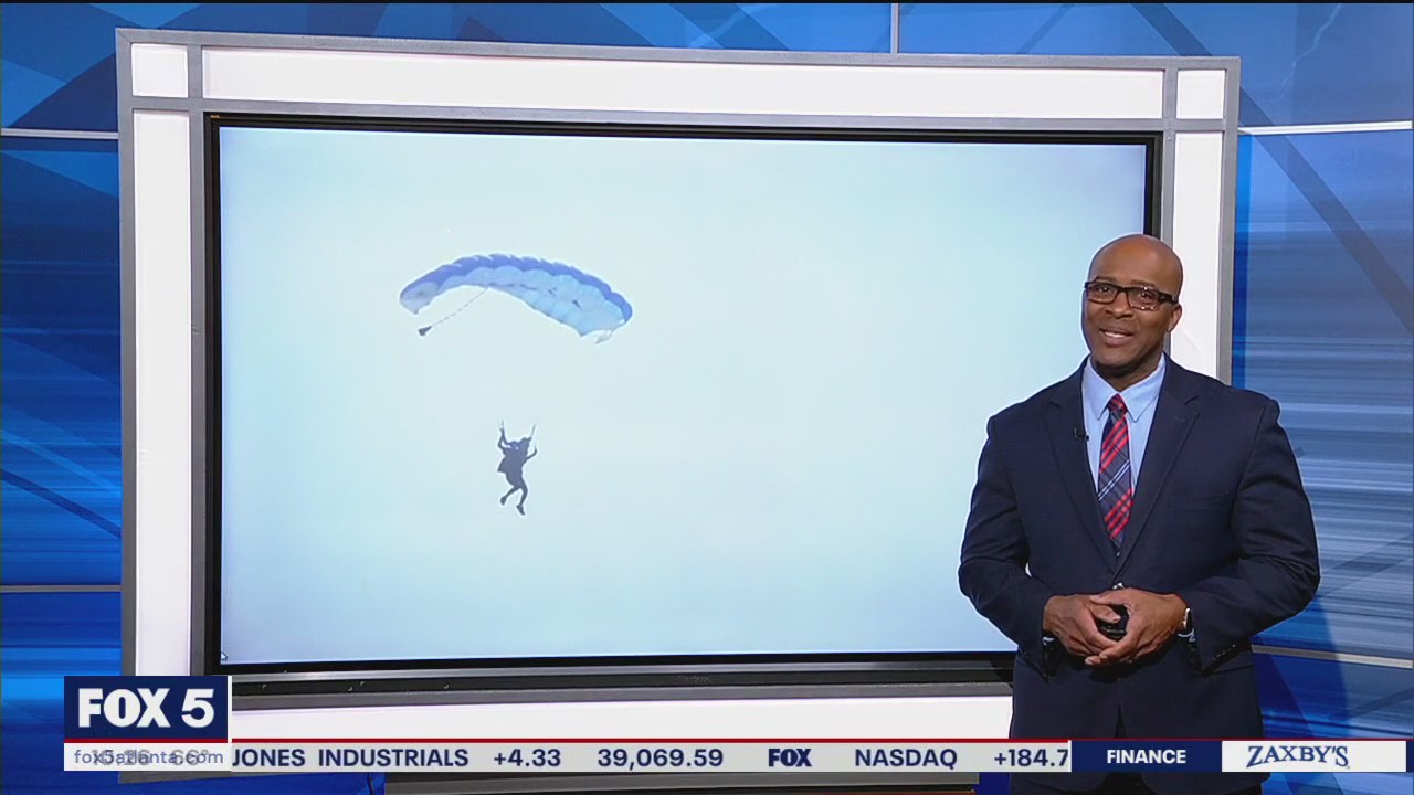 95-year-old veteran skydives