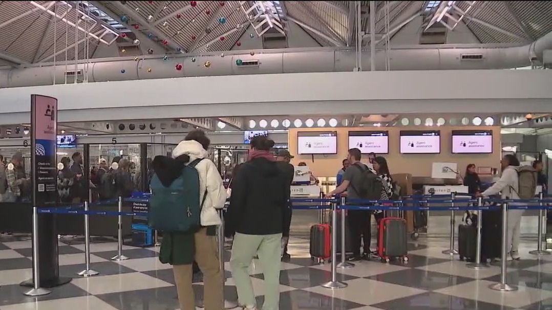 FAA orders flight cancellations at major airports