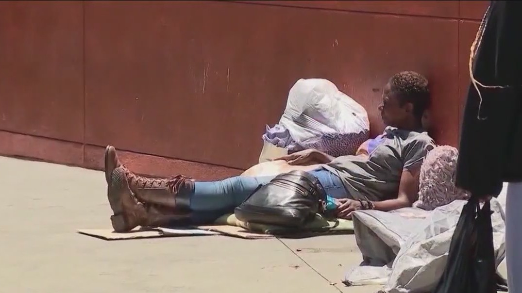 Pilot program could see Chicago motel transformed into housing for homeless