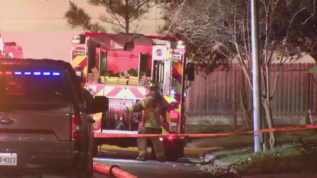 Houston fire near Independence Heights leaves one dead