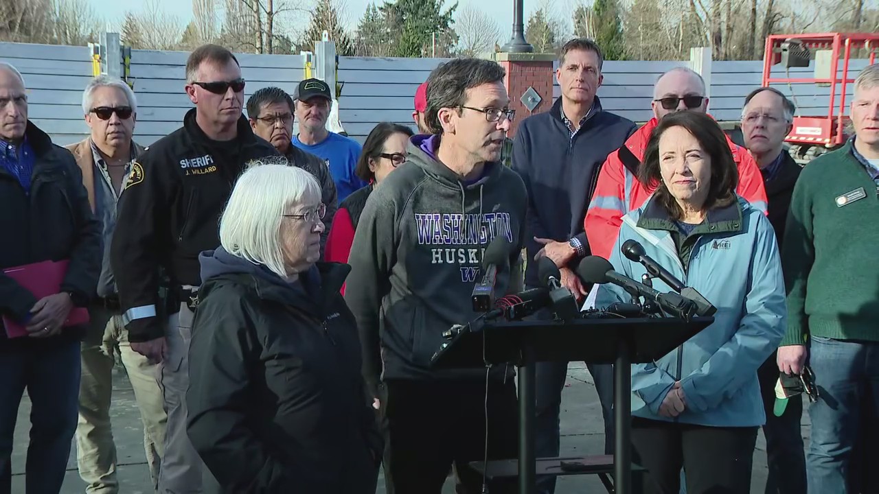 Gov. Ferguson visits Mount Vernon flood wall amid statewide flooding response