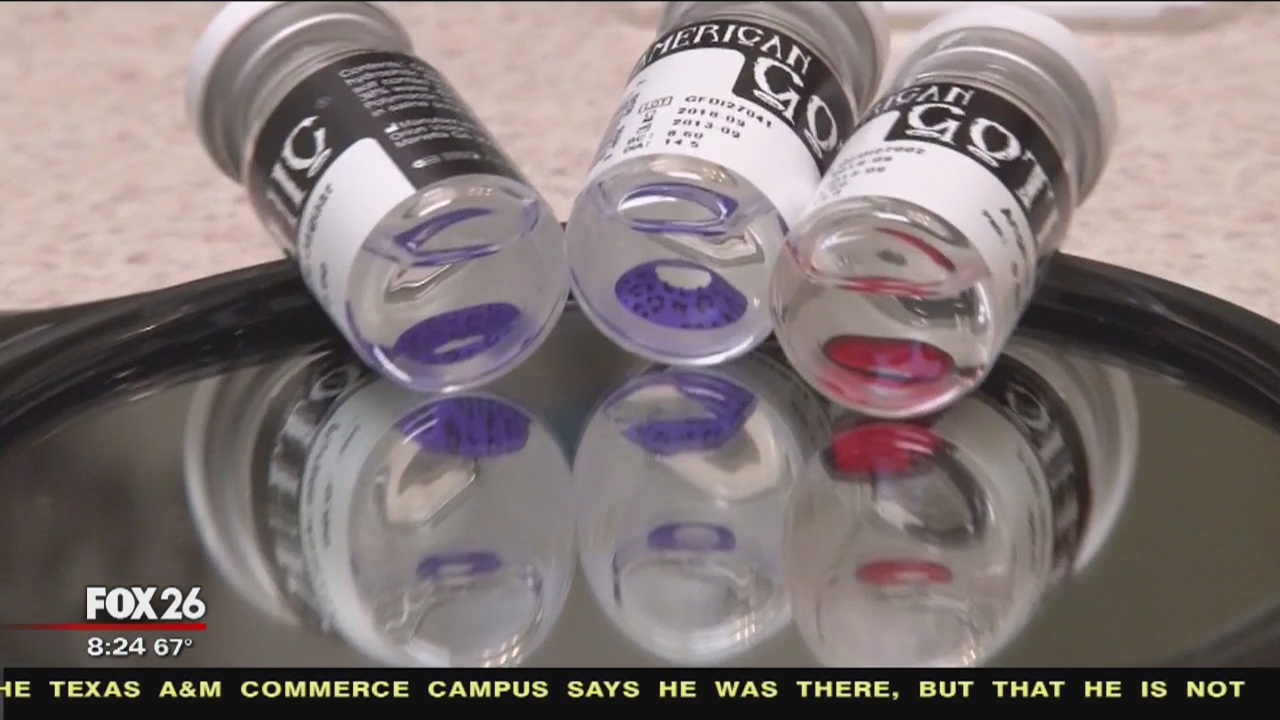 Warning about the potential risks of Halloween costume contact lens