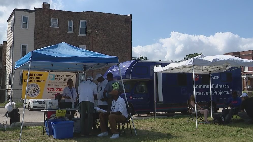 Chicago's new mobile narcotics treatment center helping to prevent overdoses