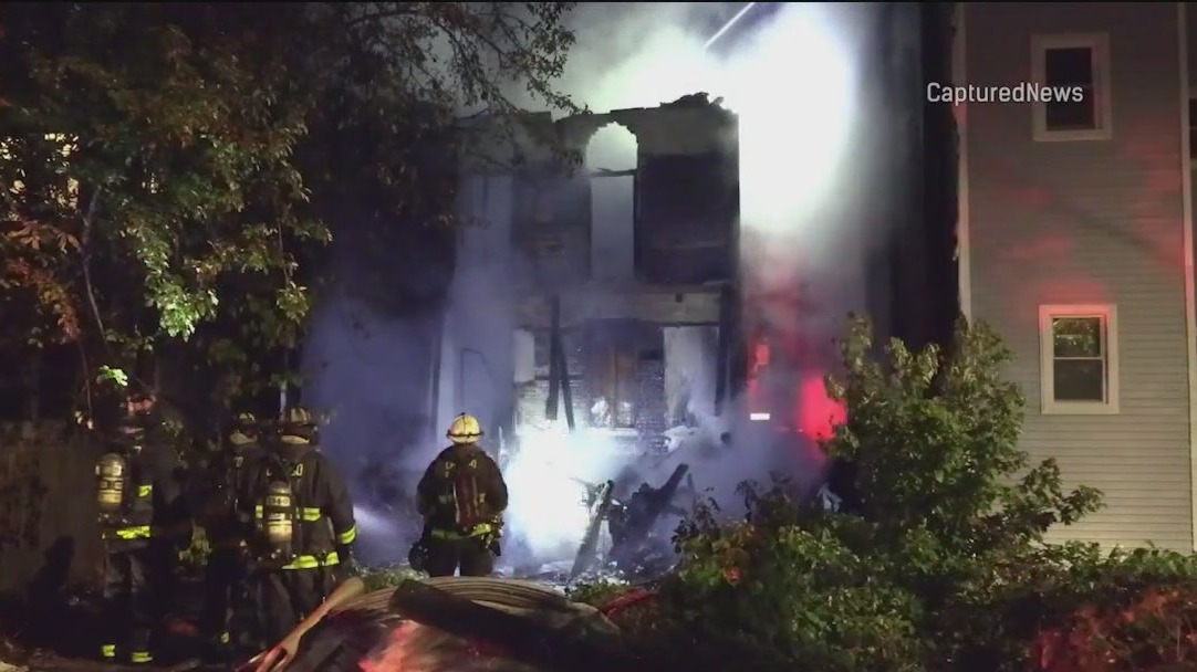 Crews respond to large fire on Chicago's South Side