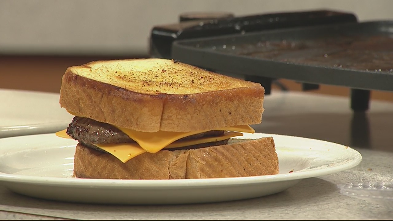 24-Hour Dining at 8 Mile Grill