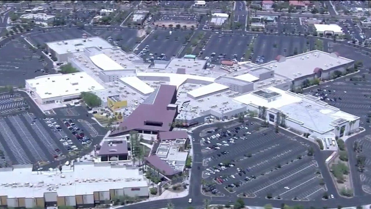 2 men accused of pointing guns at another man at Chandler mall