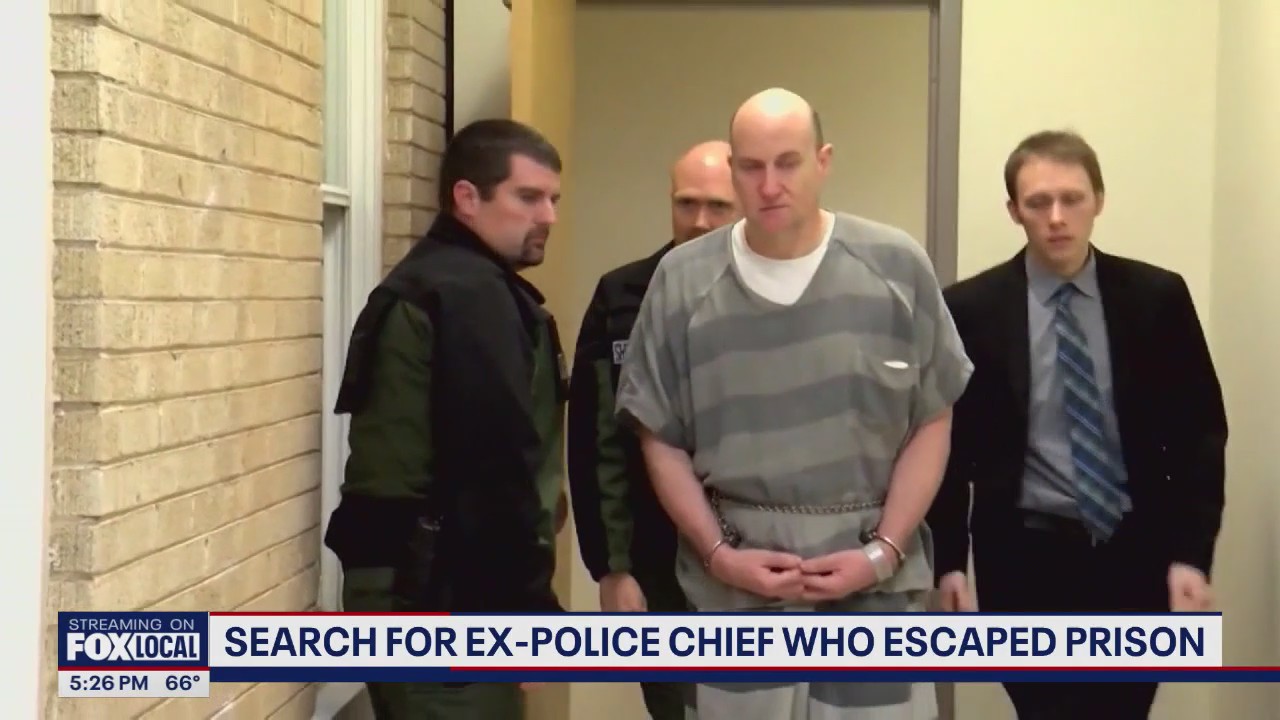 Manhunt continues for ex-police chief who escaped Arkansas prison
