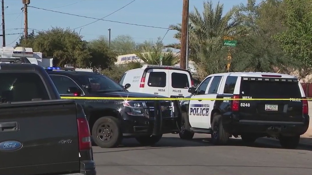 Police officers open fire on suspect in Mesa | FOX 10 Phoenix