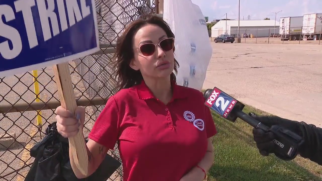 Stellantis workers in Center Line stand firm as UAW strike with Big 3 grows