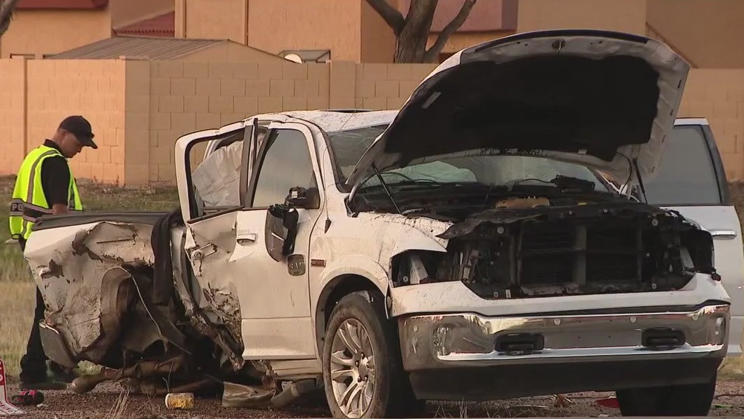 1 dead, multiple hurt in Mesa rollover crash