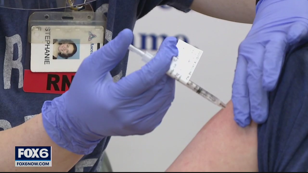 Ascension Wisconsin frontline workers get 1st COVID-19 vaccines