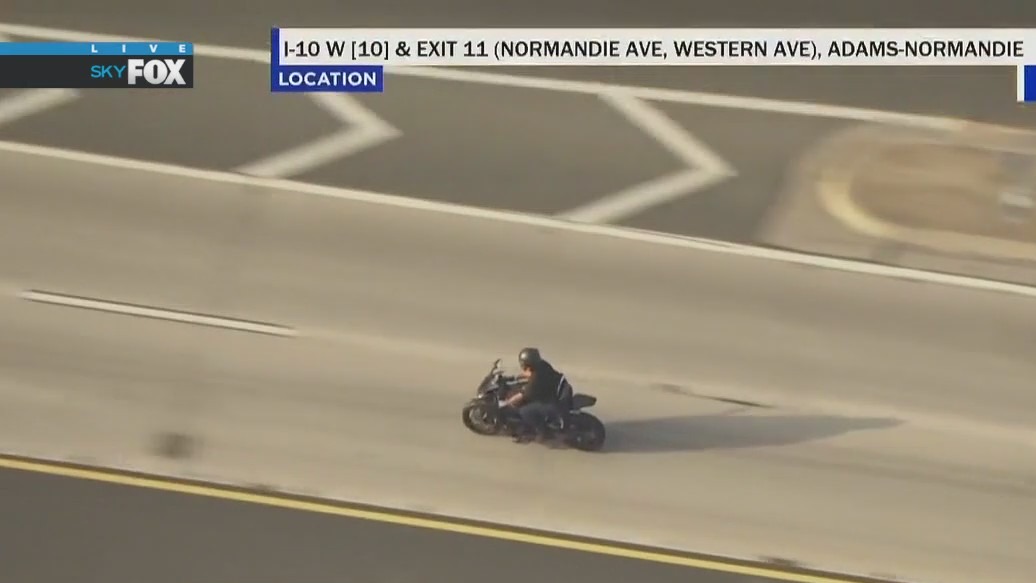 Police pursue motorcycle driver near downtown LA