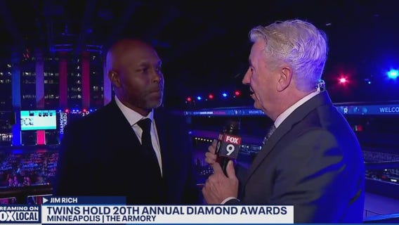 Jim Rich catches up with Torii Hunter at Twins Diamond Awards
