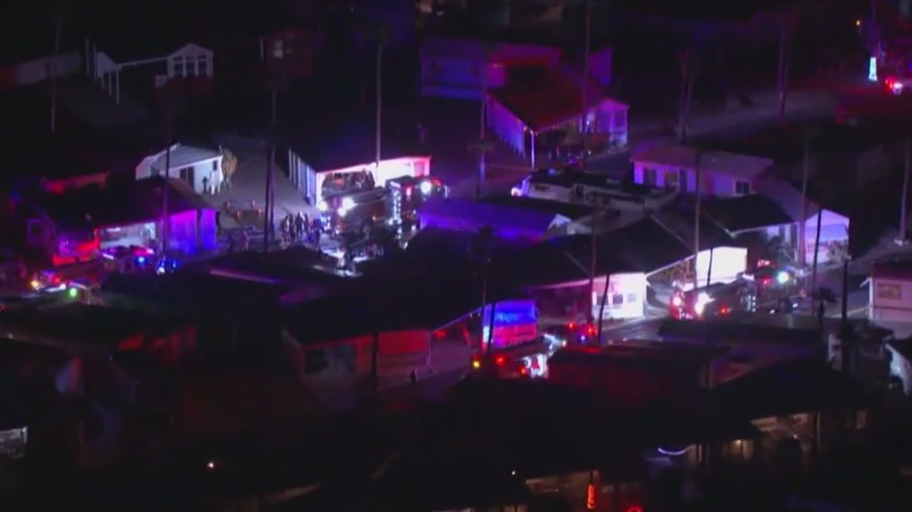 1 hospitalized in Apache Junction mobile home fire | FOX 10 Phoenix