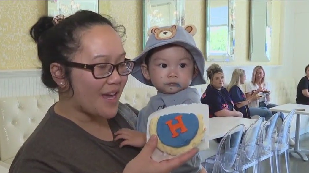 Friendswood bakery making Astros-themed treats