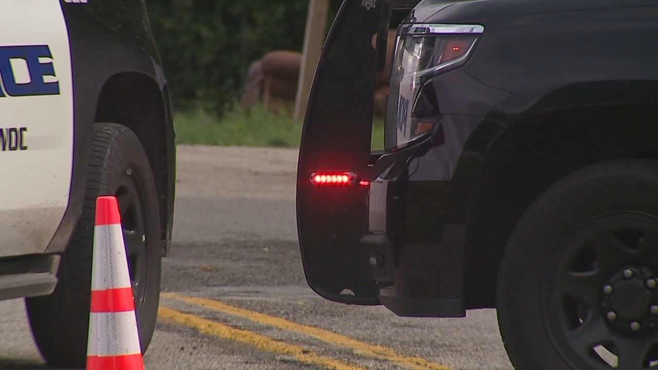 Manhunt after Oconomowoc bank robbery