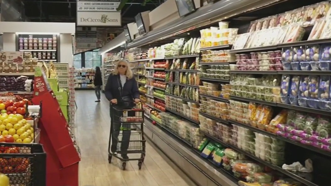 Trump shifts focus to economy amid rising prices