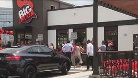 NBA legend Shaquille O'Neal opens Big Chicken in Rosemont