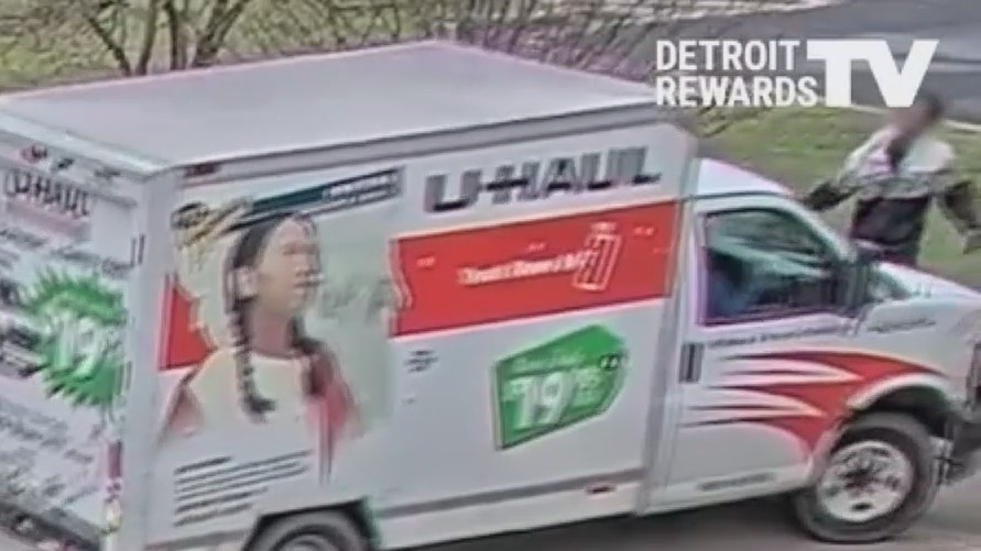 Suspected Detroit shoplifter tries to run over store employee