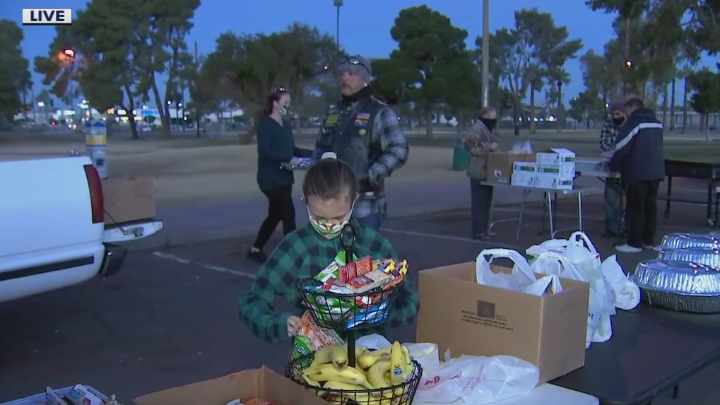 Glendale nonprofit offers Christmas breakfast, clothes and hygiene products for those in need