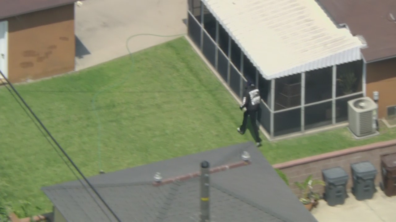 Pursuit suspect enters resident's sunroom