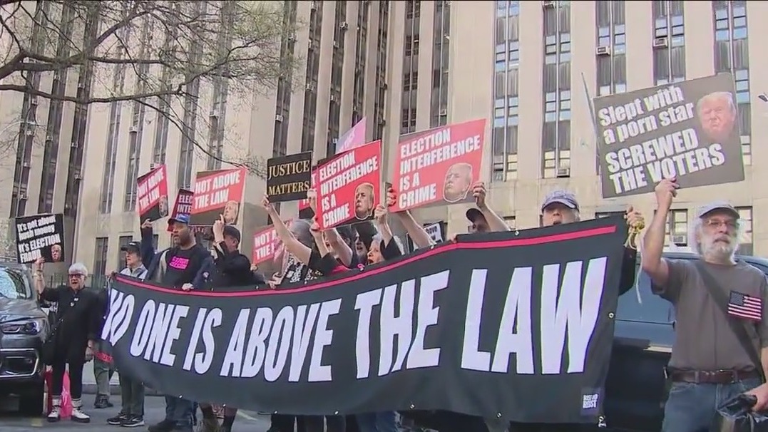Protest outside of Trump?s trial