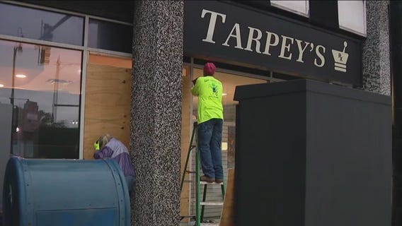 Chicago police investigate smash-and-grab at North Side pharmacy
