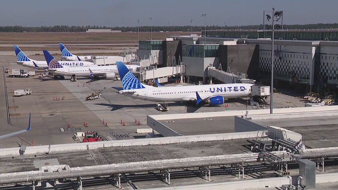 FAA cutting flights by 10%