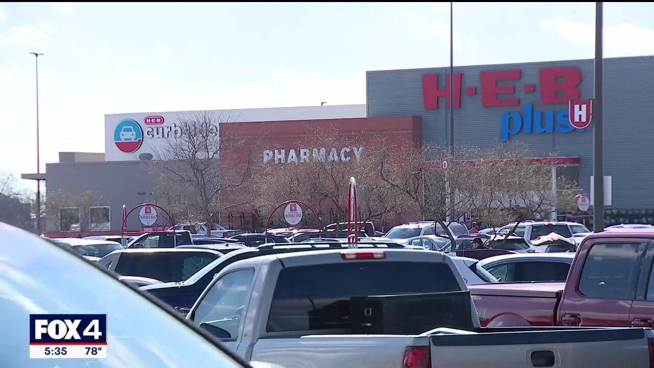 H-E-B gives free groceries to Burleson shoppers