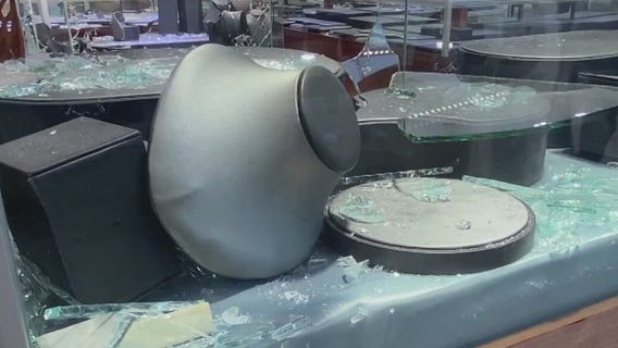 Jewelry store loses $500,000 in smash-and-grab